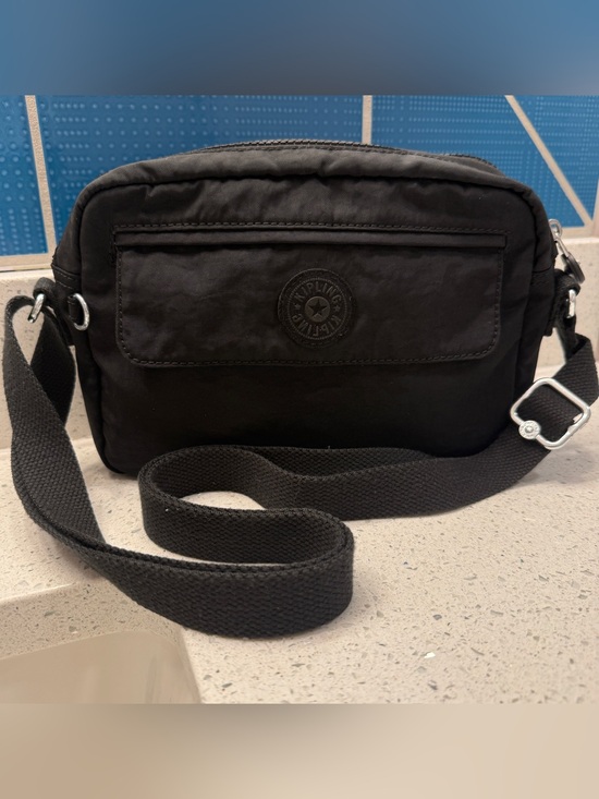 Kipling Handbags - Kipling Black Crossbody/Shoulder Bag
